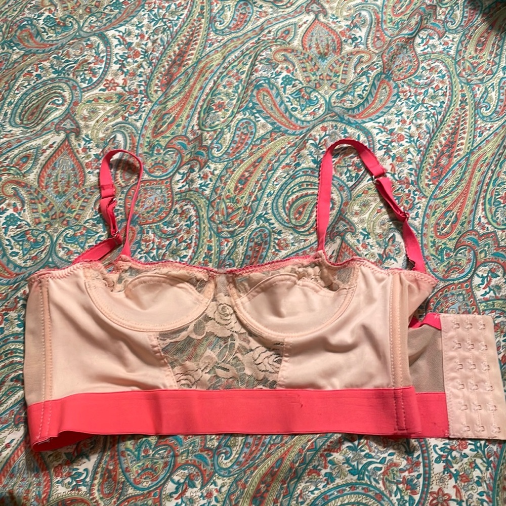Super cute bra! Worn a couple times before it stopped fitting:/